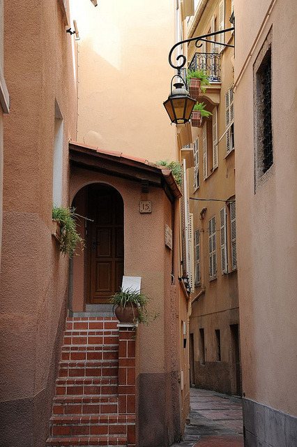 Narrow side street in the old part of Monaco-Ville